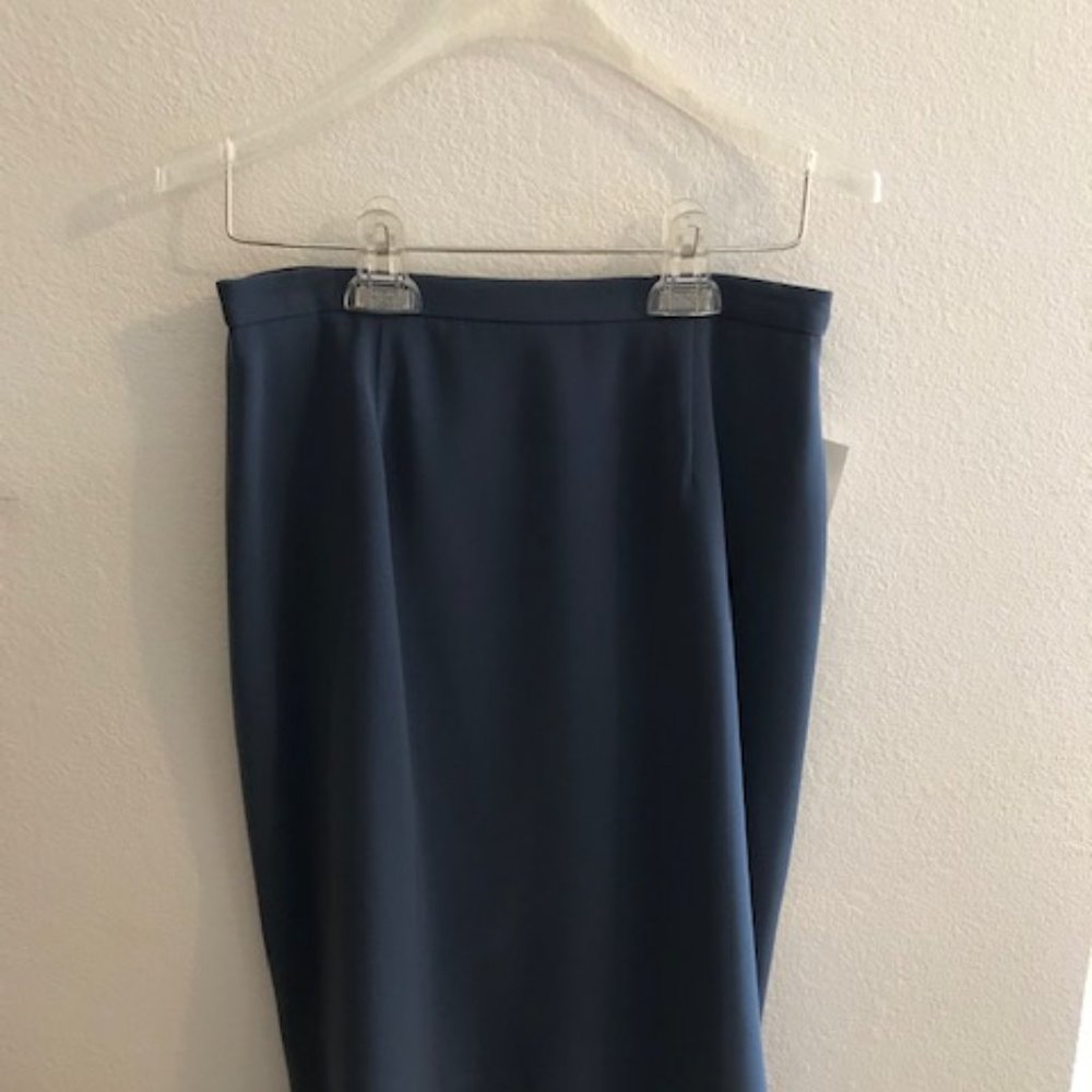 Suit - Picture 3 of 3